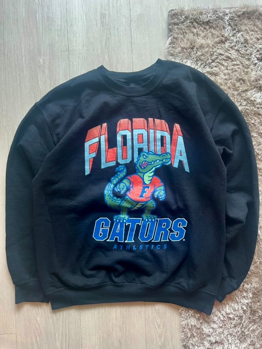 NCAA Florida Gators Athletic Mega Print Crewneck Sweater Men’s Medium Aligator